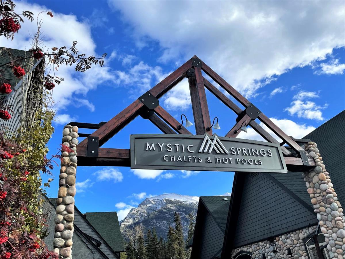Renovated Chalet At Mystic Springs, Mountain Views, Pets Welcome! Canmore Esterno foto