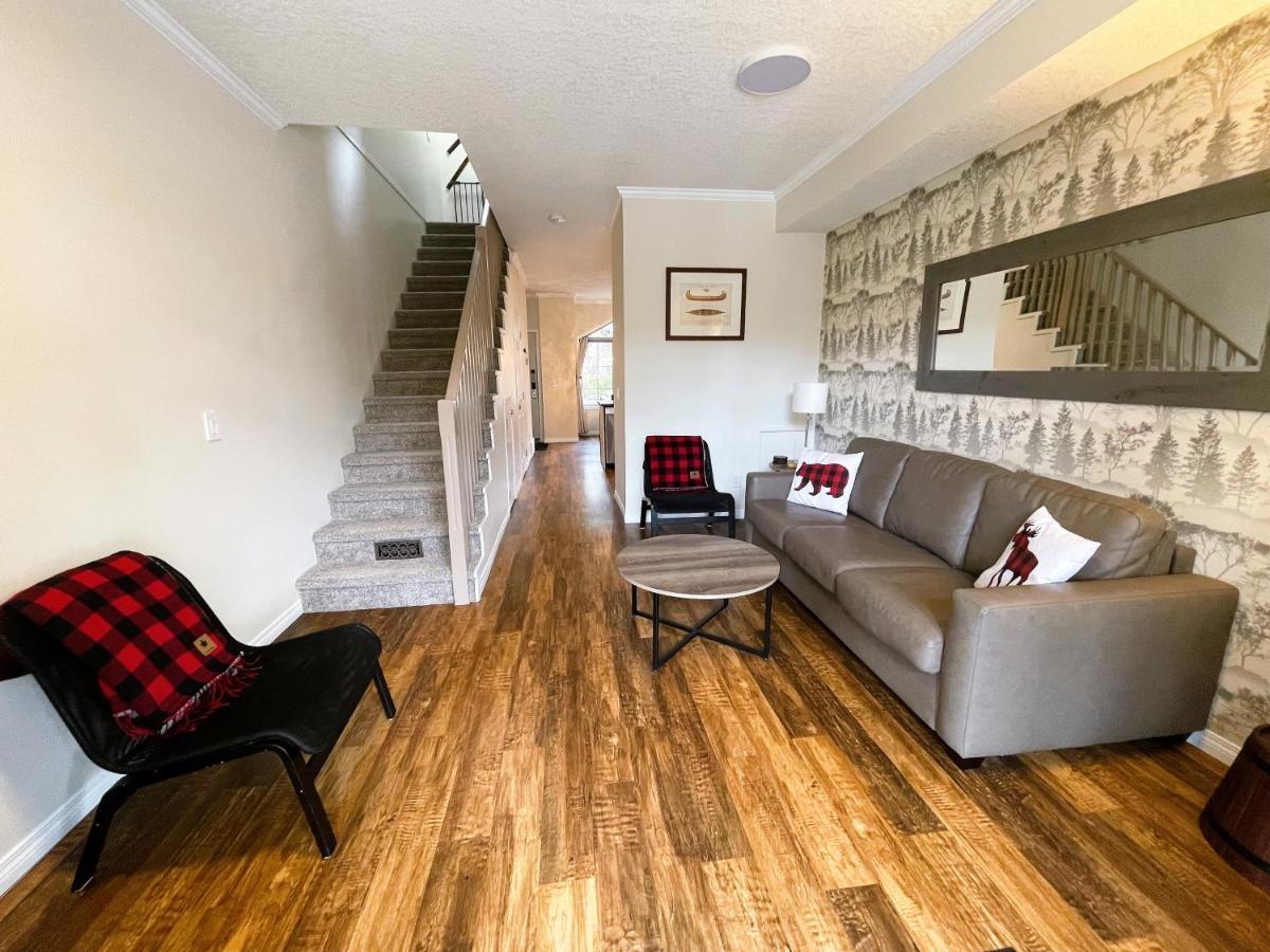 Renovated Chalet At Mystic Springs, Mountain Views, Pets Welcome! Canmore Esterno foto