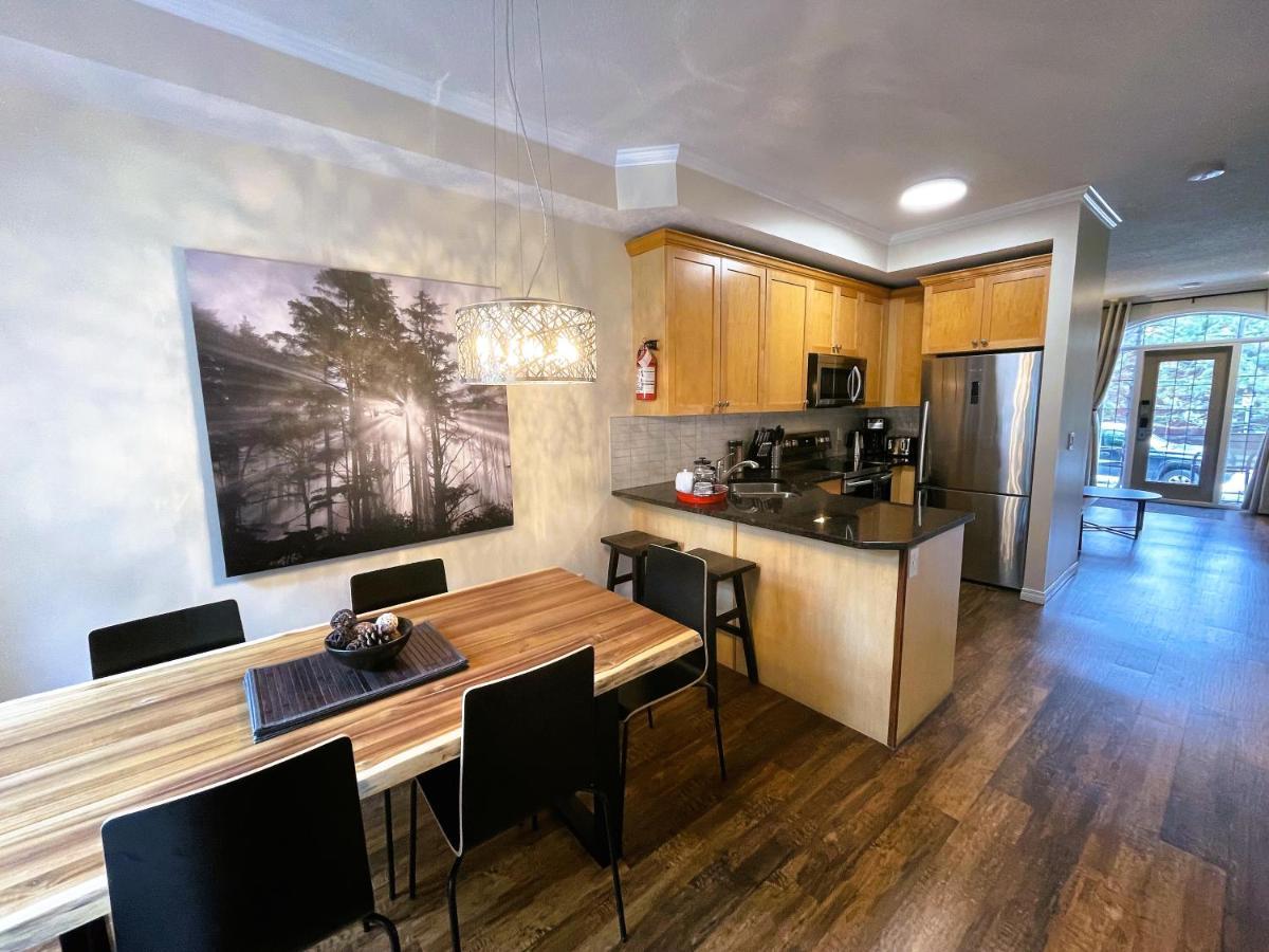 Renovated Chalet At Mystic Springs, Mountain Views, Pets Welcome! Canmore Esterno foto