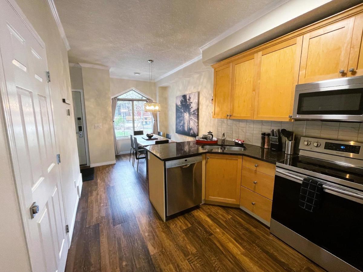 Renovated Chalet At Mystic Springs, Mountain Views, Pets Welcome! Canmore Esterno foto
