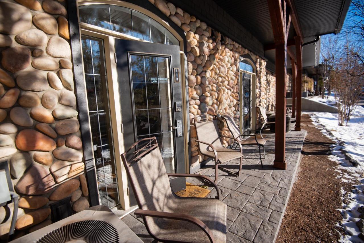 Renovated Chalet At Mystic Springs, Mountain Views, Pets Welcome! Canmore Esterno foto