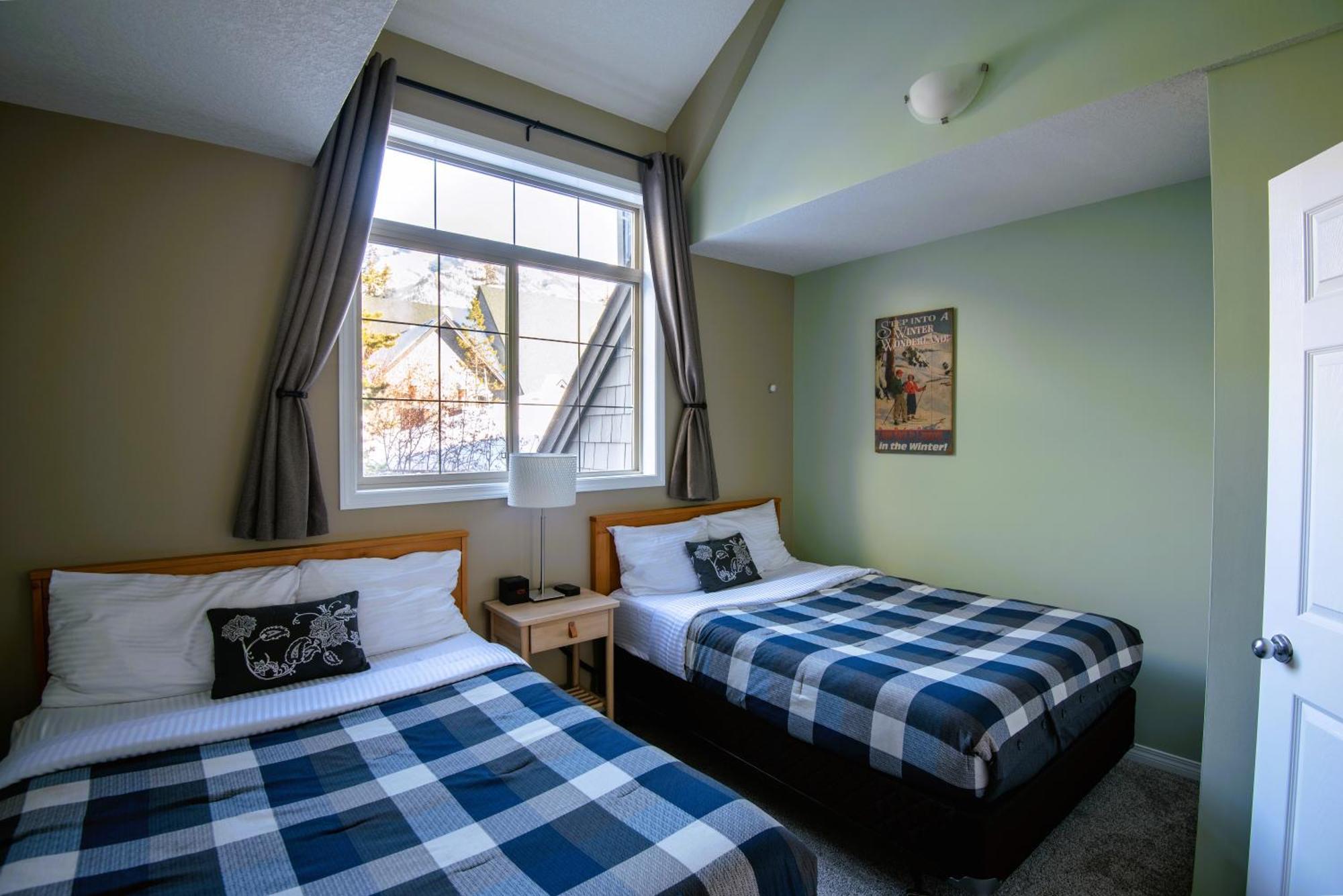 Renovated Chalet At Mystic Springs, Mountain Views, Pets Welcome! Canmore Esterno foto